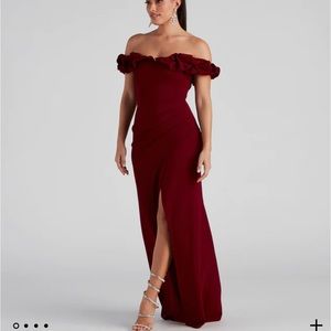 **BRAND NEW** Leslie Off-The-Shoulder Mermaid Dress